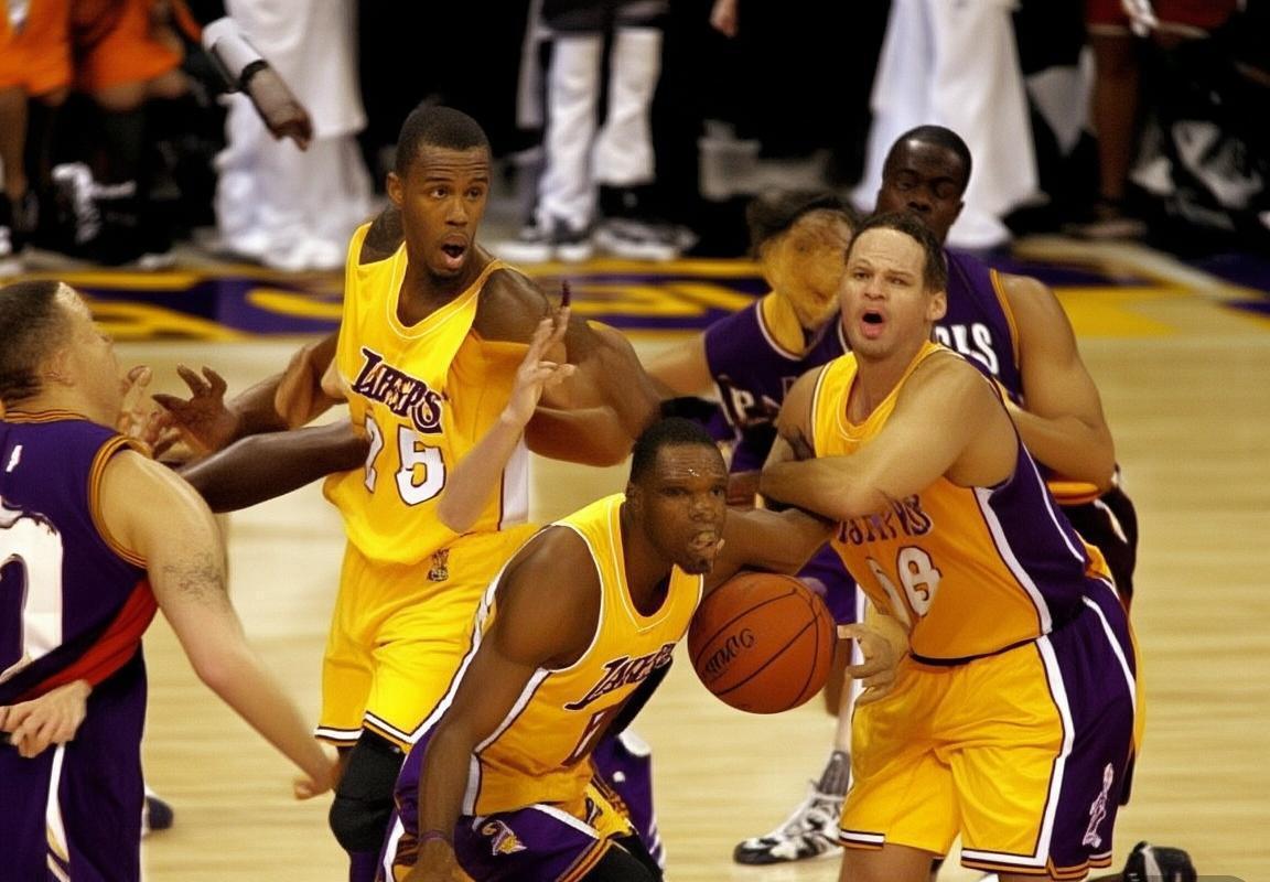 2008年NBA科比勒布朗巅峰对决：湖骑士之战回顾(图3)